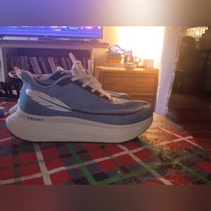 Veloci Ascent Blue and White Sneakers